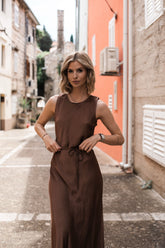 Długa sukienka Cinnamon Wave