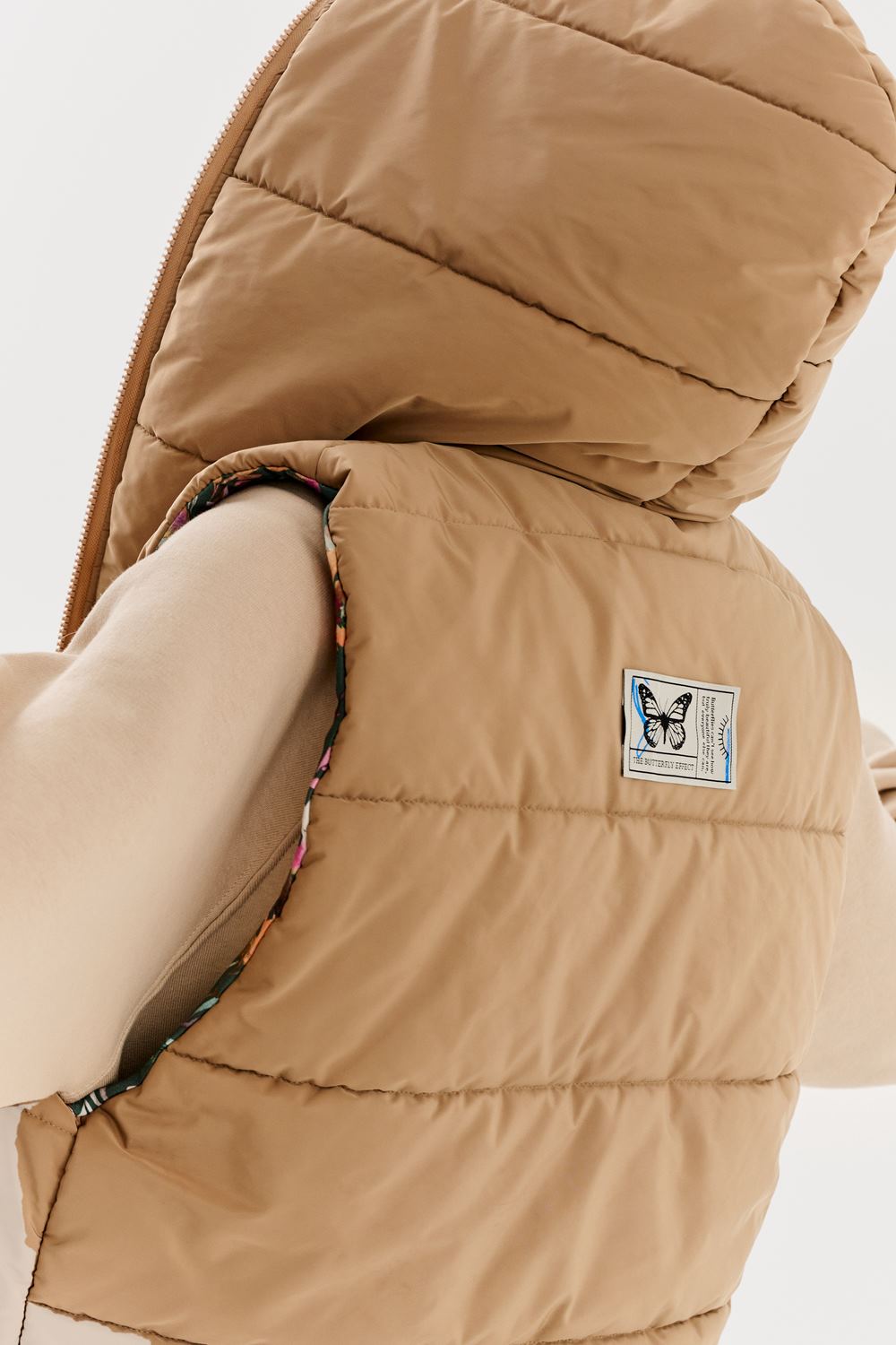 bezrekawnik damski z kapturem