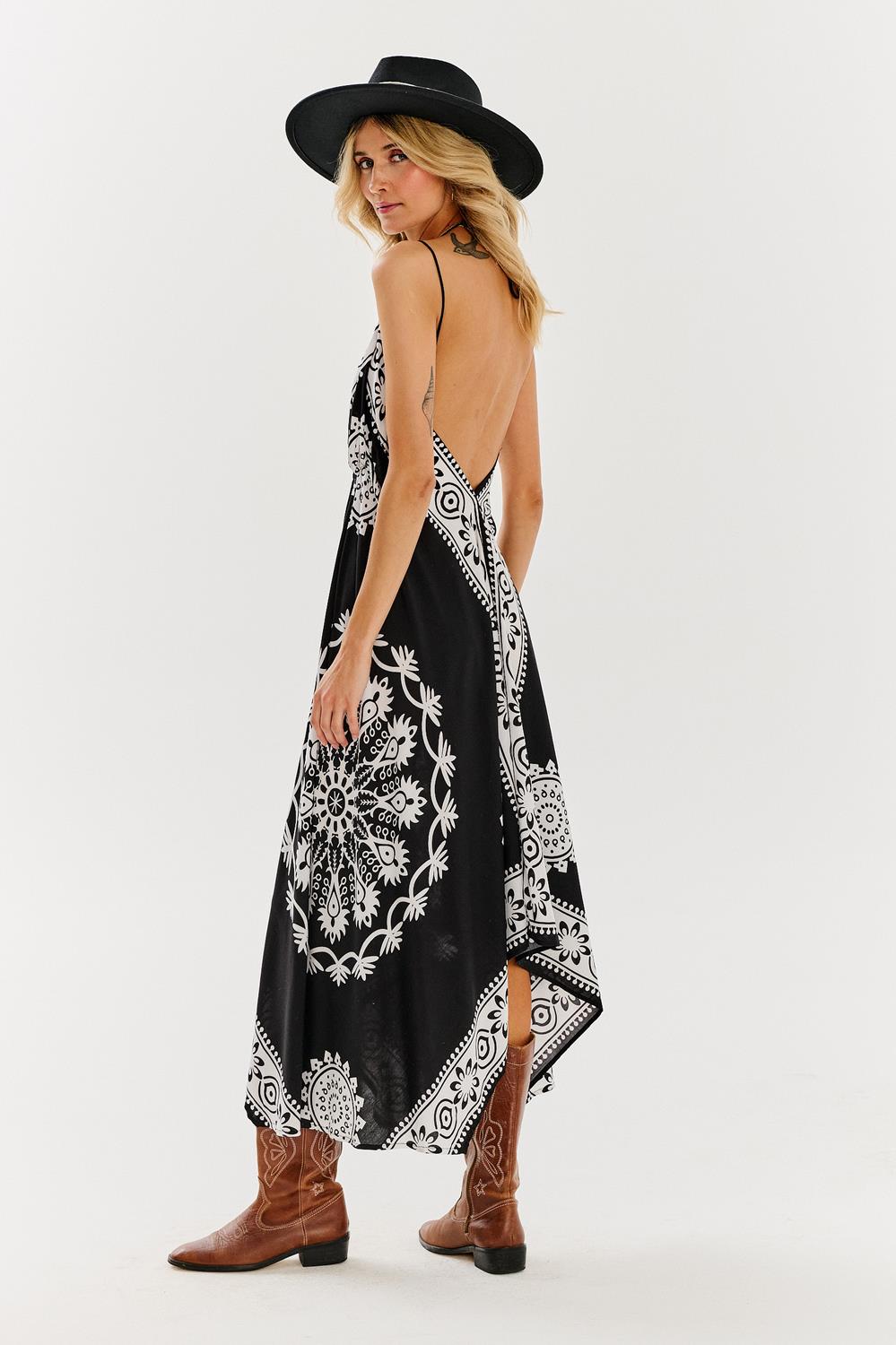 naoko sukienka maxi z wzorem boho odkryte plecy