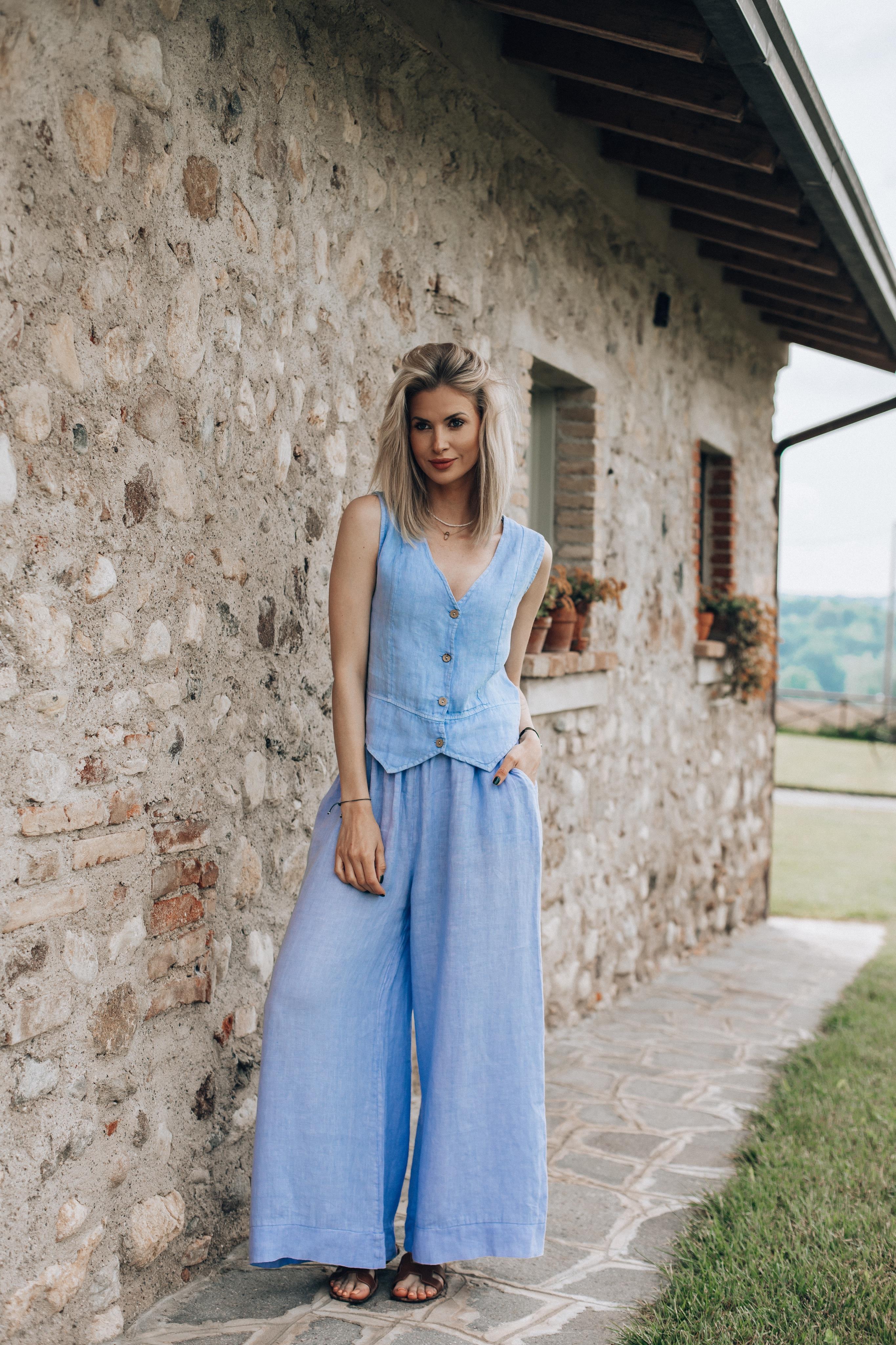 naoko niebieska kamizelka lniana z guzikami