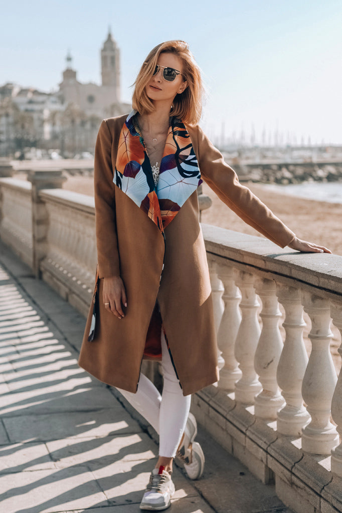 naoko wiązany płaszcz z nadrukiem