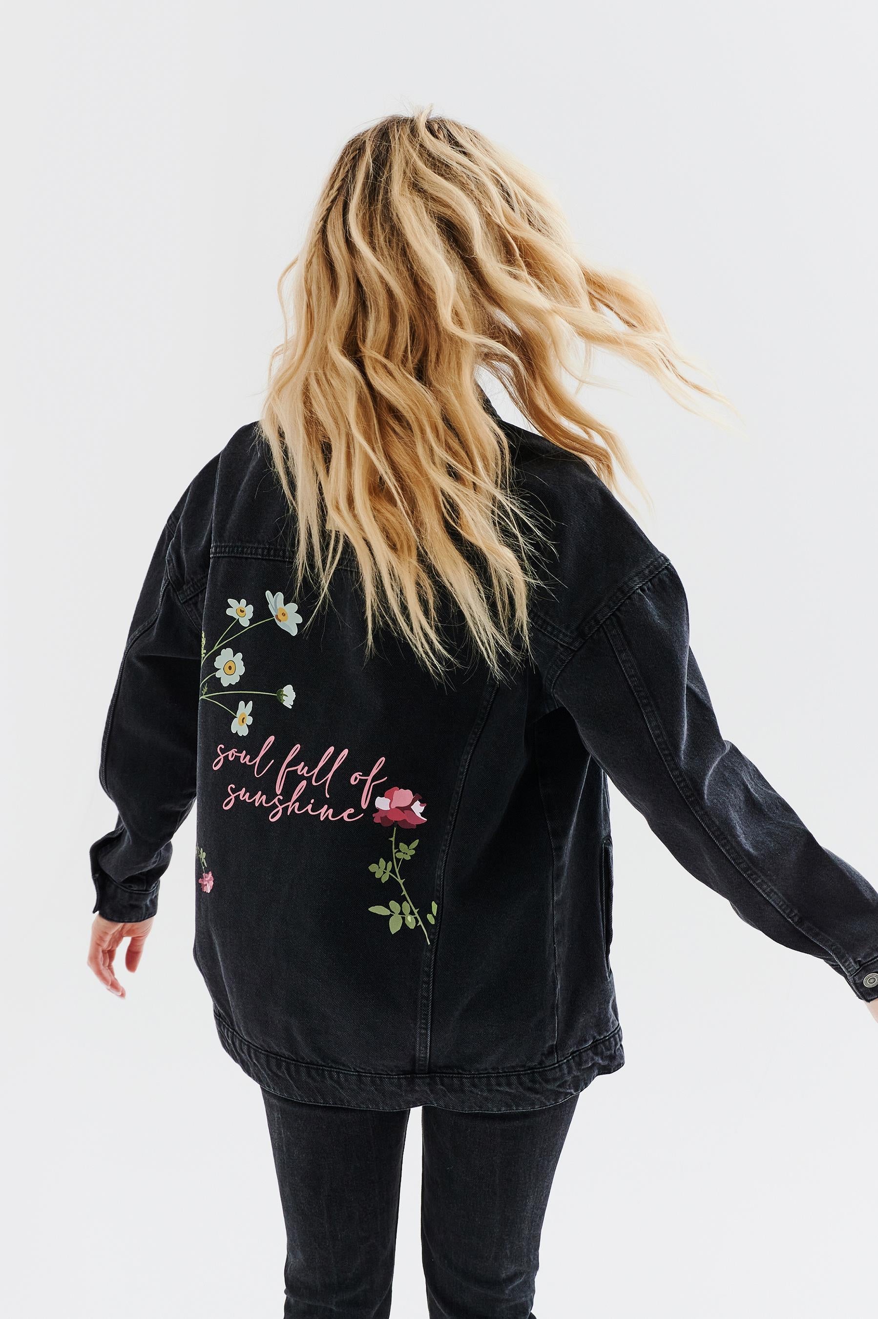 kurtka jeansowa w kolorze czarnym naoko