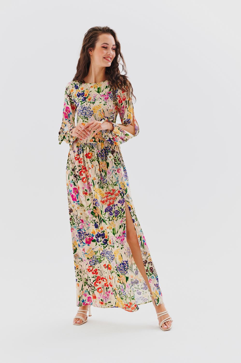 sukienka maxi z pękniętym rękawem w kwiatowy wzór naoko