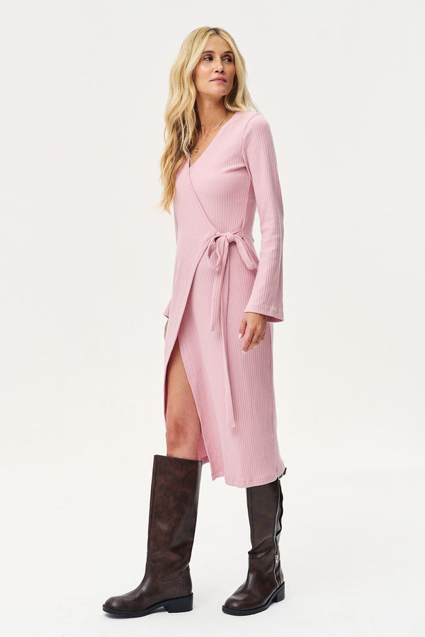 Sukienka dzianinowa midi Gentle Blush