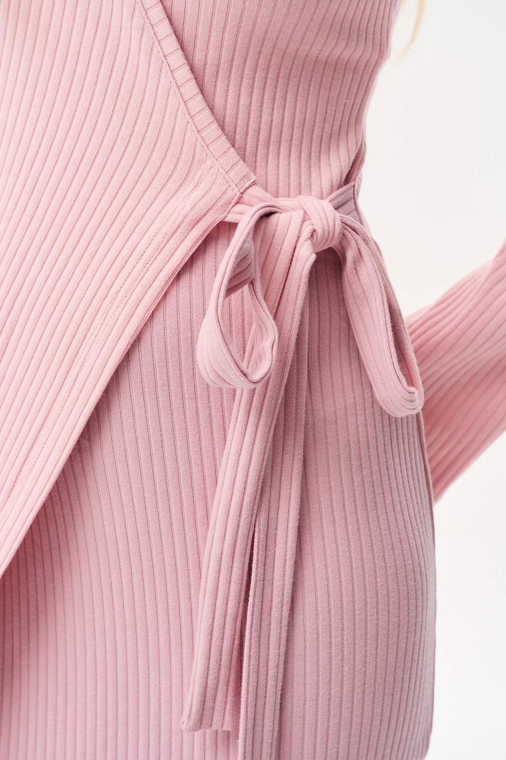 Sukienka dzianinowa midi Gentle Blush