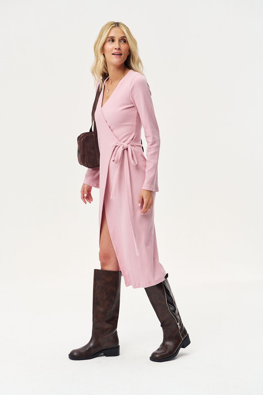 Sukienka dzianinowa midi Gentle Blush