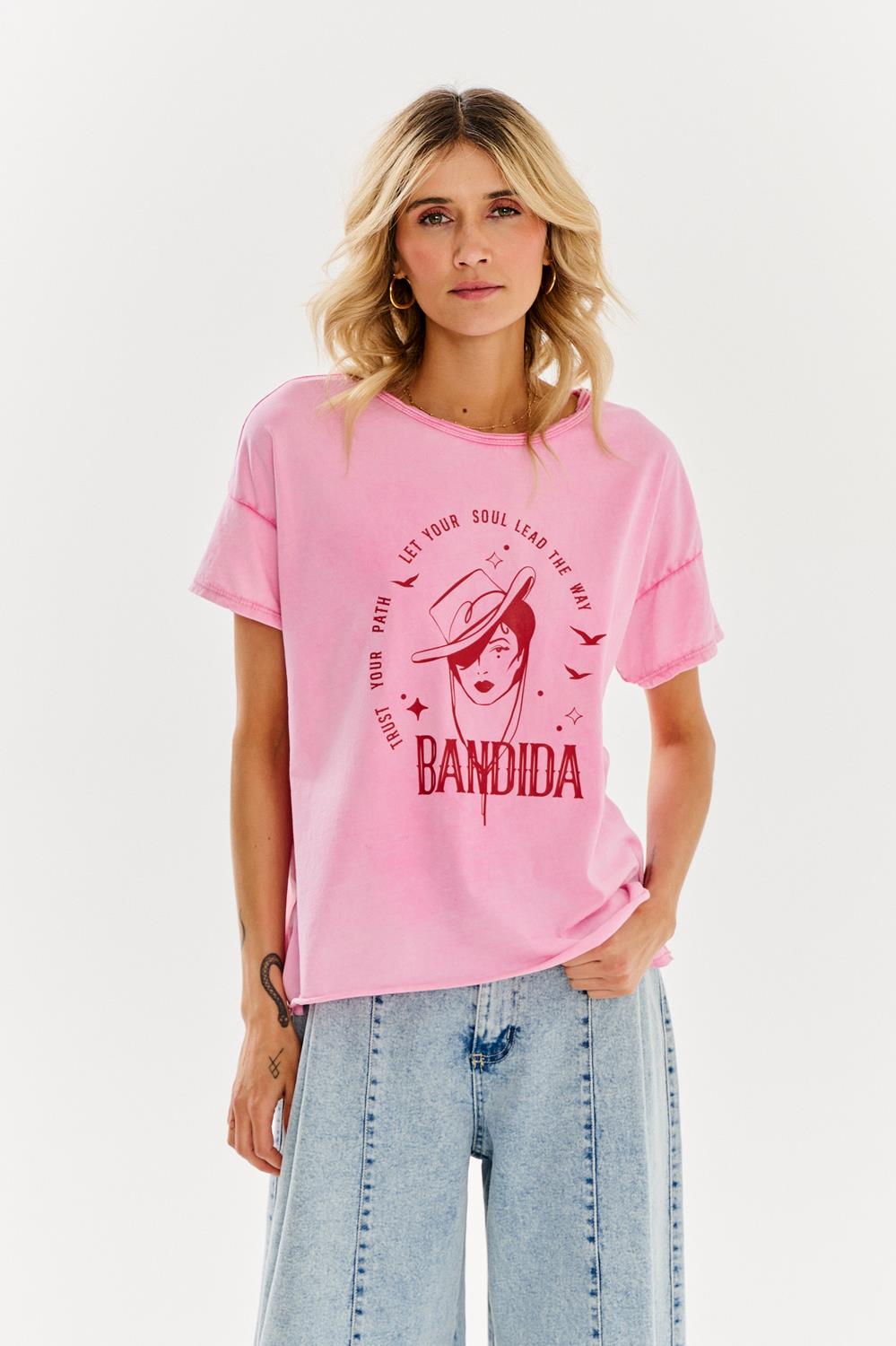 rózowy t-shirt bandida z nadrukiem naoko