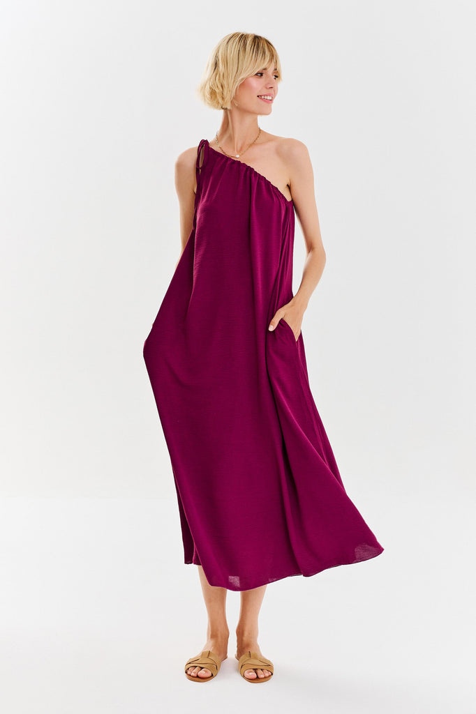 sukienka na jedno ramię w kolorze fioletowym
