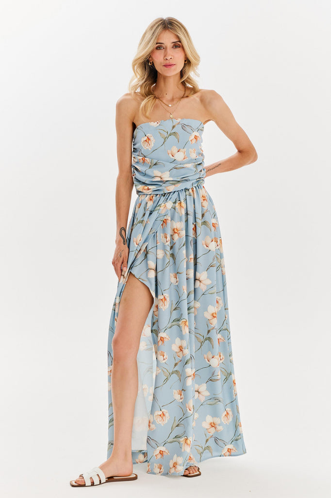 błękitna sukienka maxi w kwiaty na ramiączka naoko