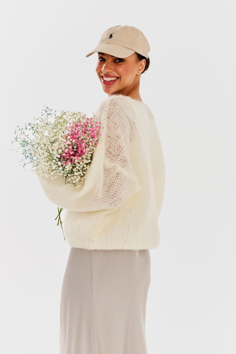 naoko moherowy sweter jasnobeżowy oversize dekolt v
